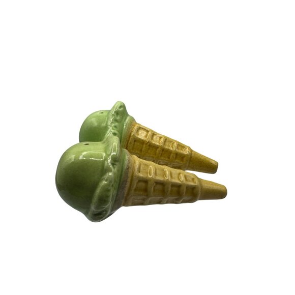 Vintage Ice Cream Cone Salt & Pepper Shaker Set - Mint Green & Yellow Ceramic - Picture 3 of 5